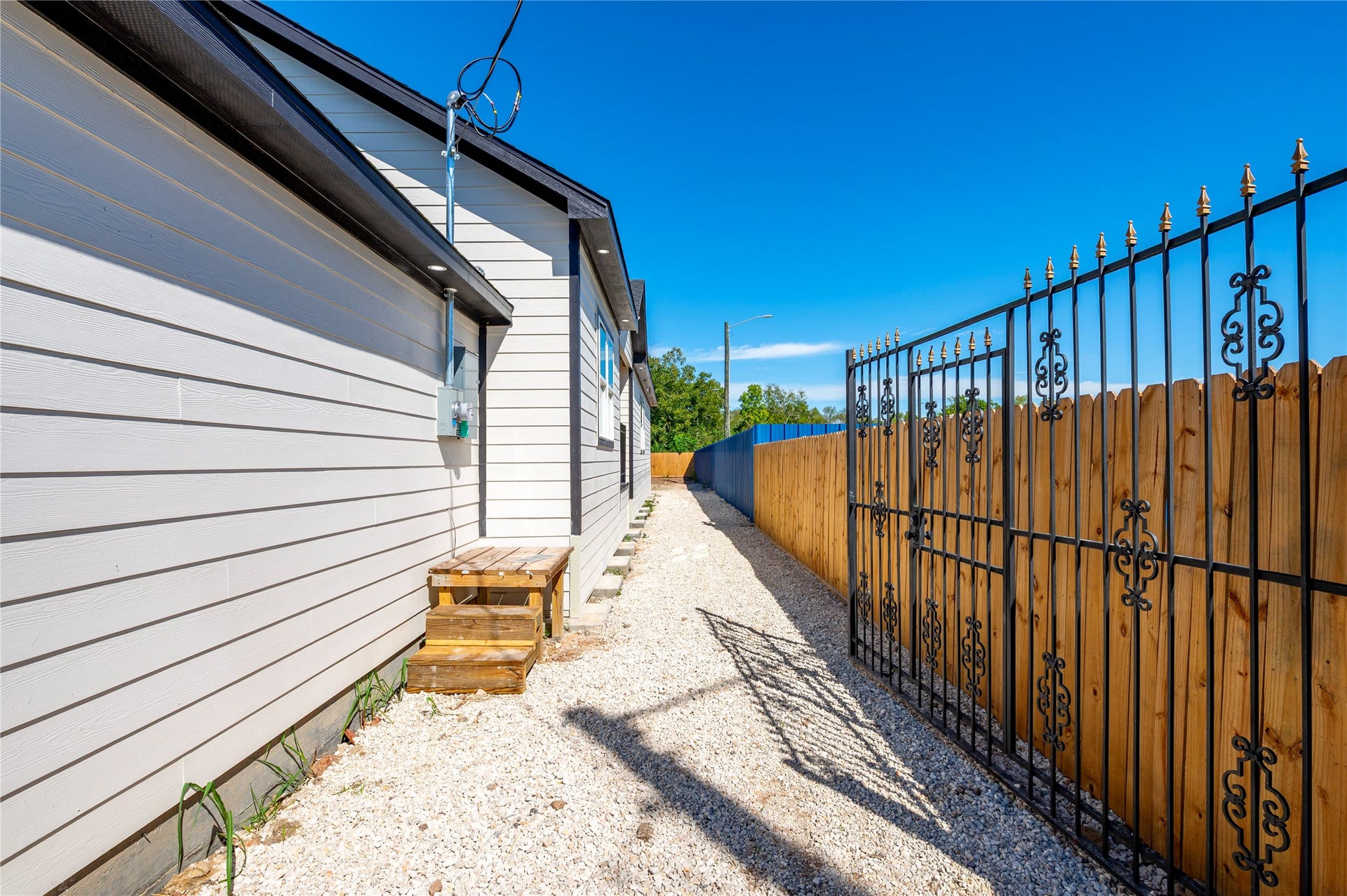 5107 South Acres, Houston, TX 77048 5107 South Acres, Houston, TX 77048