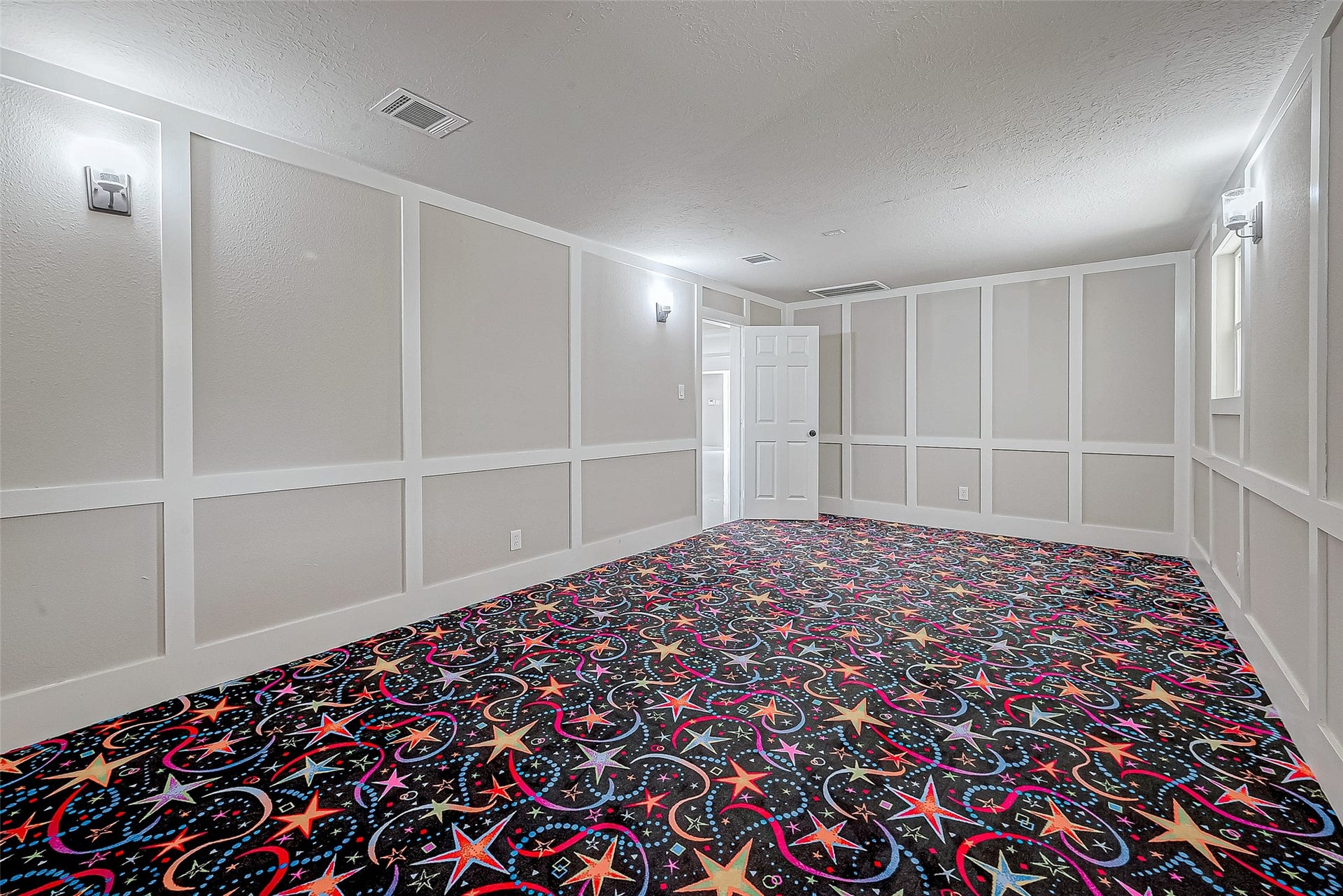 3102 Glenn Lakes Lane, Missouri City, TX 77459 Another view of the Room.