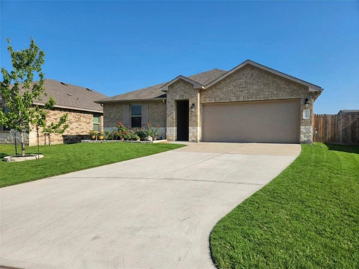 3506 Pearl Mill Lane, Conroe, TX 77301 Spring Grass