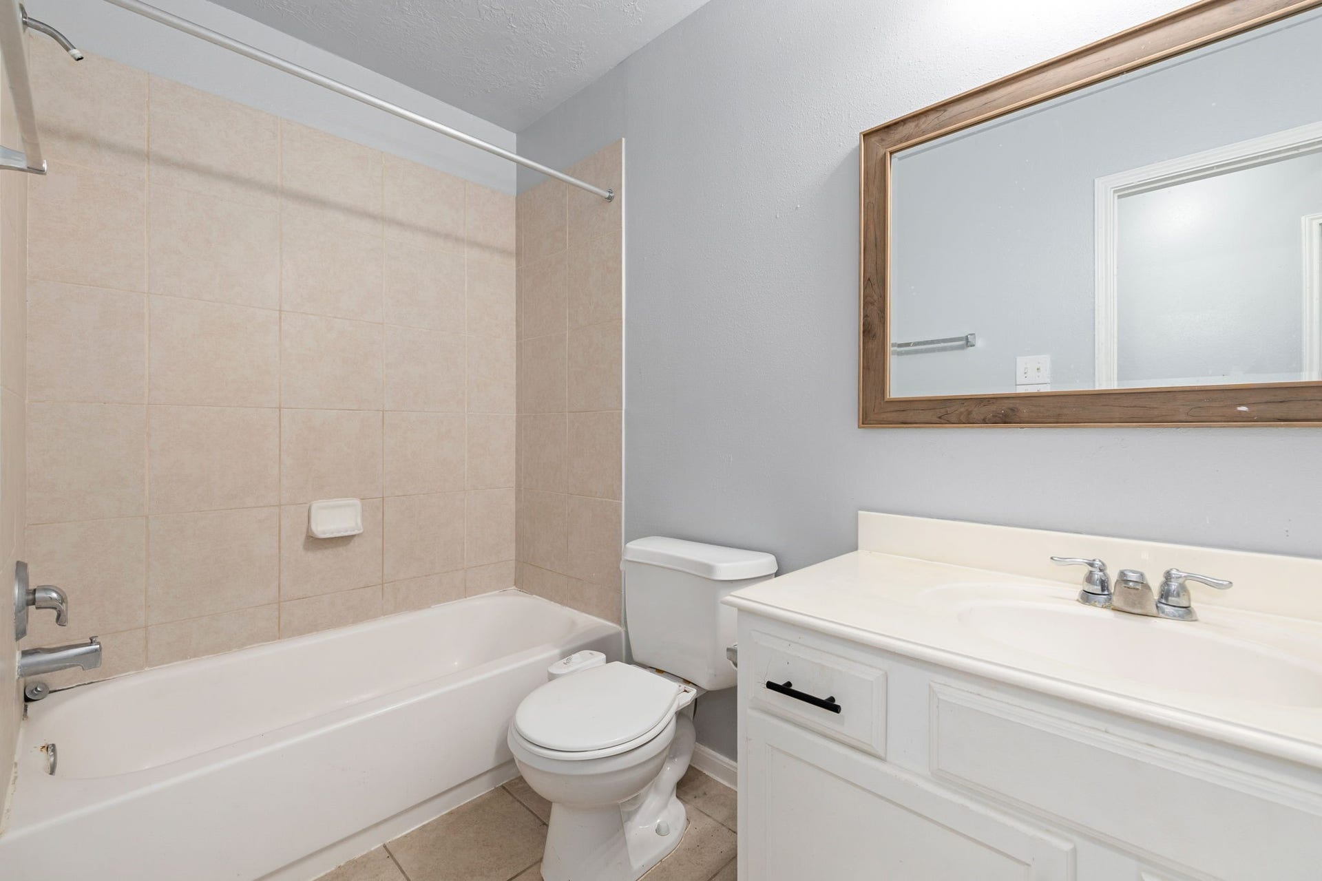 Full secondary bathroom featuring a convenient tub/shower combination.