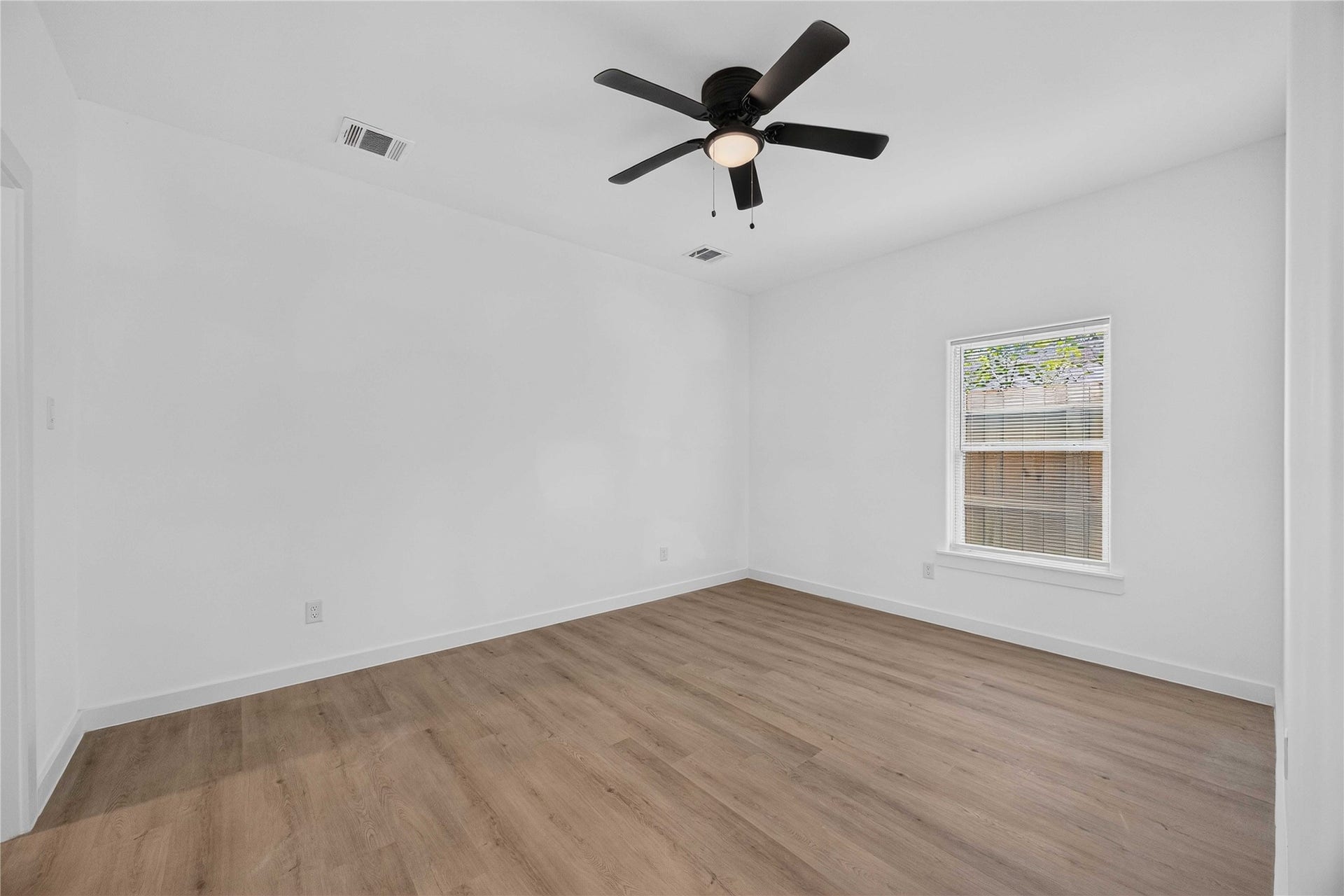 8208 Sterlingshire Street, #A/B, Houston, TX 77078 8208 Sterlingshire Street, #A/B, Houston, TX 77078