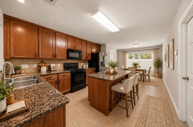 12222 Hawthorne Drive, Montgomery, TX 77356 Entertain effortlessly in your spacious kitchen that opens to the Family & Dining Rooms. Granite counters, 42" cabinets, black appliances and the refrigerator stays!!!
Virtually staged