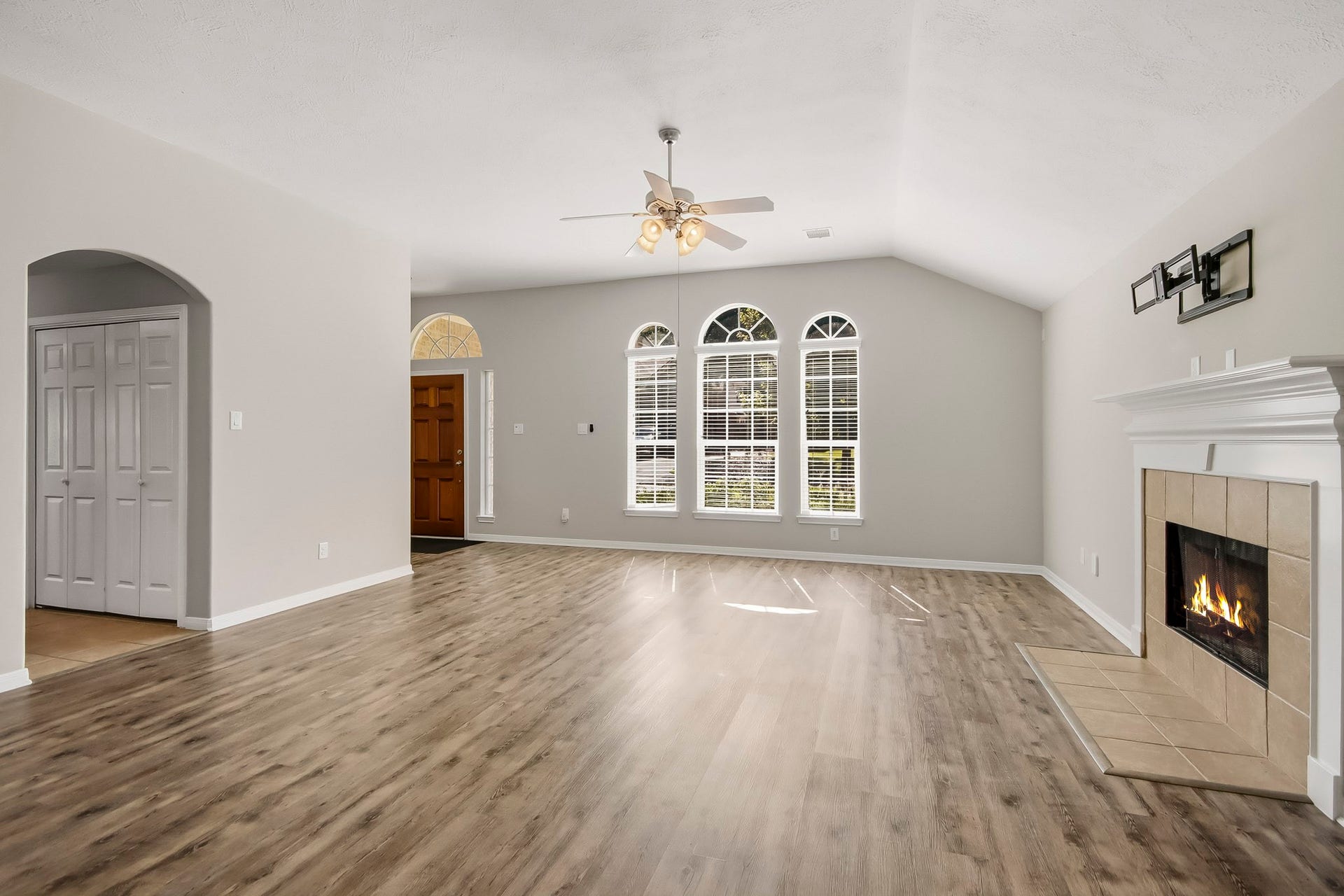 12222 Hawthorne Drive, Montgomery, TX 77356 View from Dining Room looking into the Family Room
