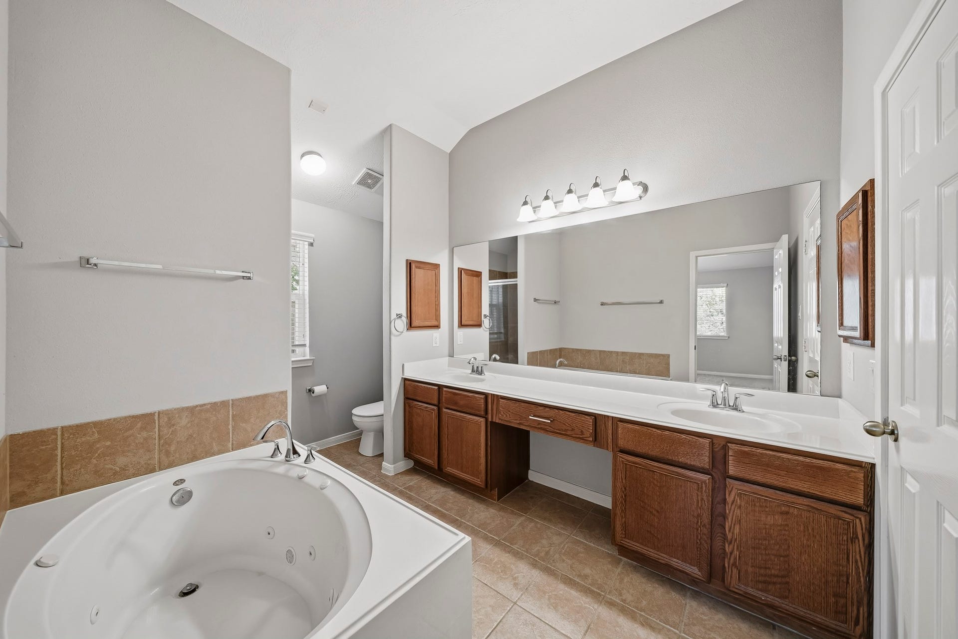 12222 Hawthorne Drive, Montgomery, TX 77356 Primary Bathroom