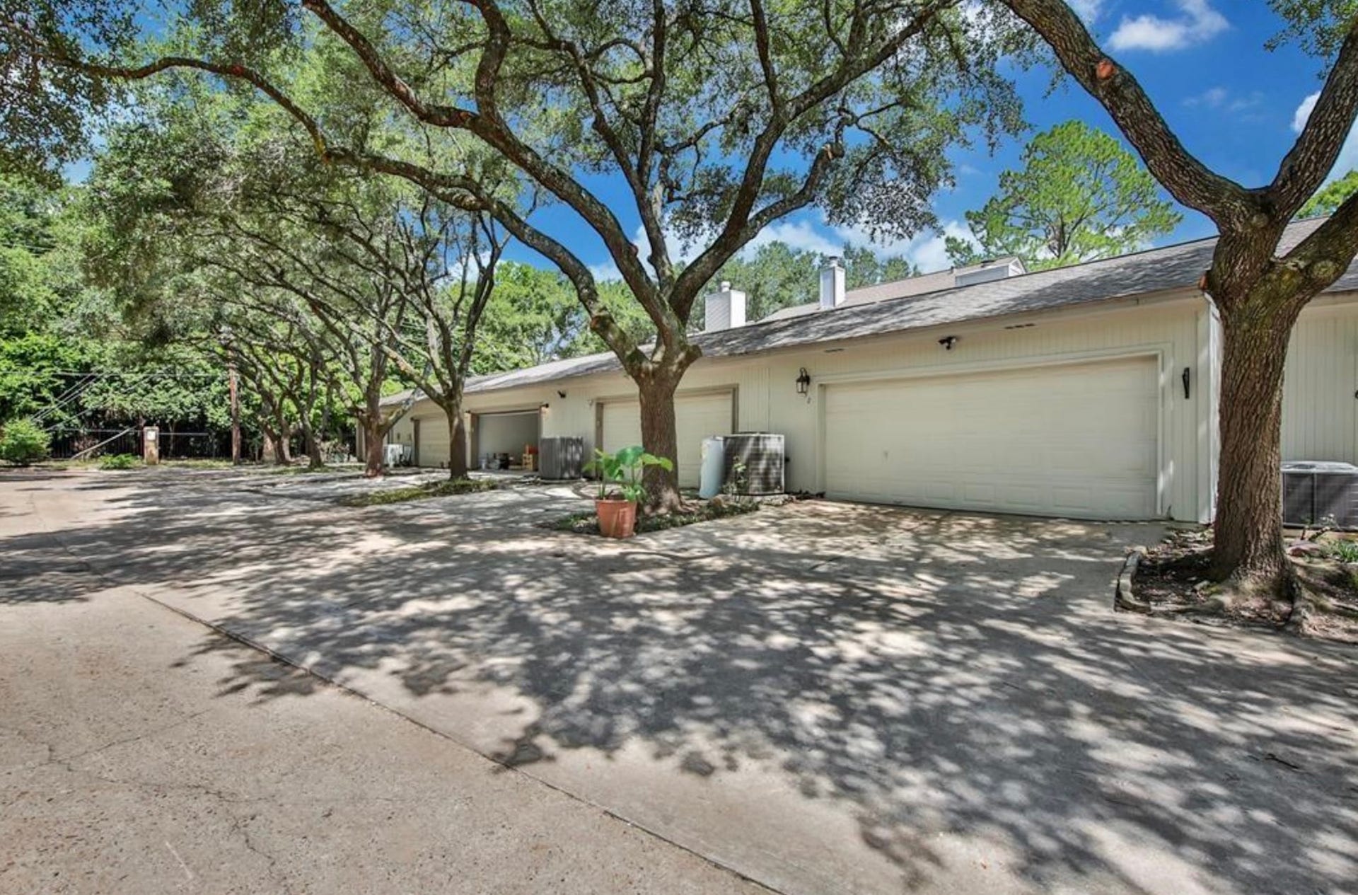 652 N Eldridge Parkway, Houston, TX 77079
