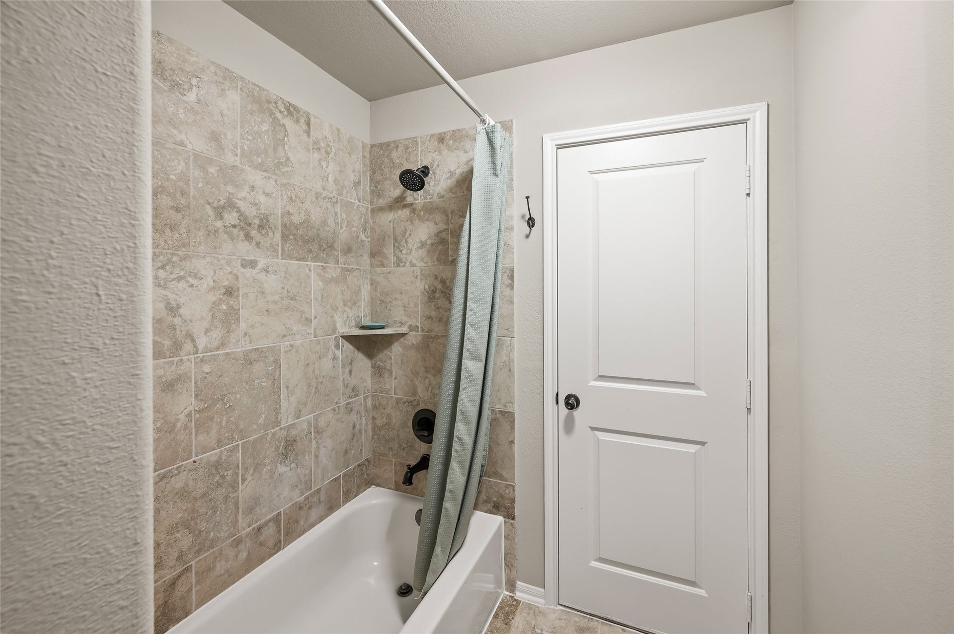 1714 Wickham Reach Drive, Spring, TX 77386 Guest Suite Bath
