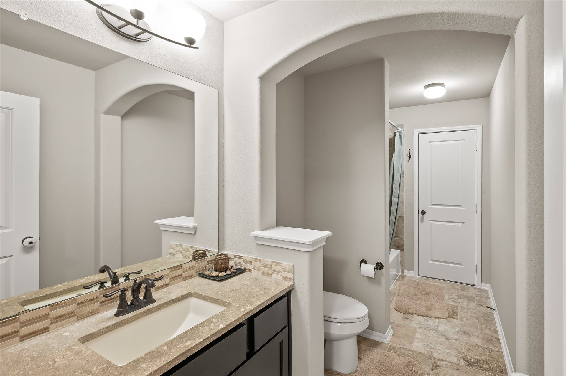 1714 Wickham Reach Drive, Spring, TX 77386 Guest Suite Bath
