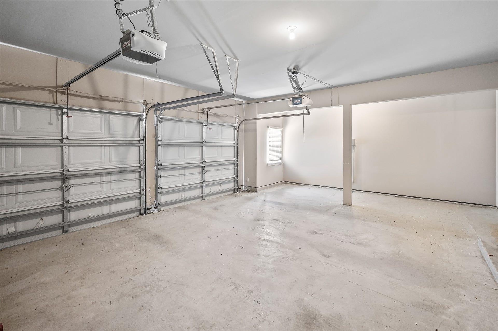 1714 Wickham Reach Drive, Spring, TX 77386 Save money and charge your EV at home Level 2 240 volt charger