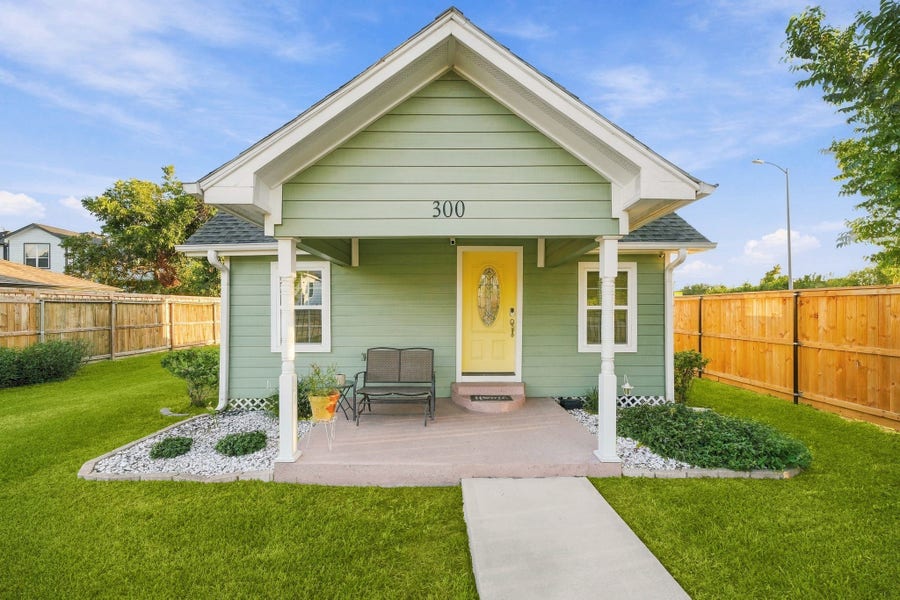 Property photo for 300 E 40th 1/2 Street, Houston, TX