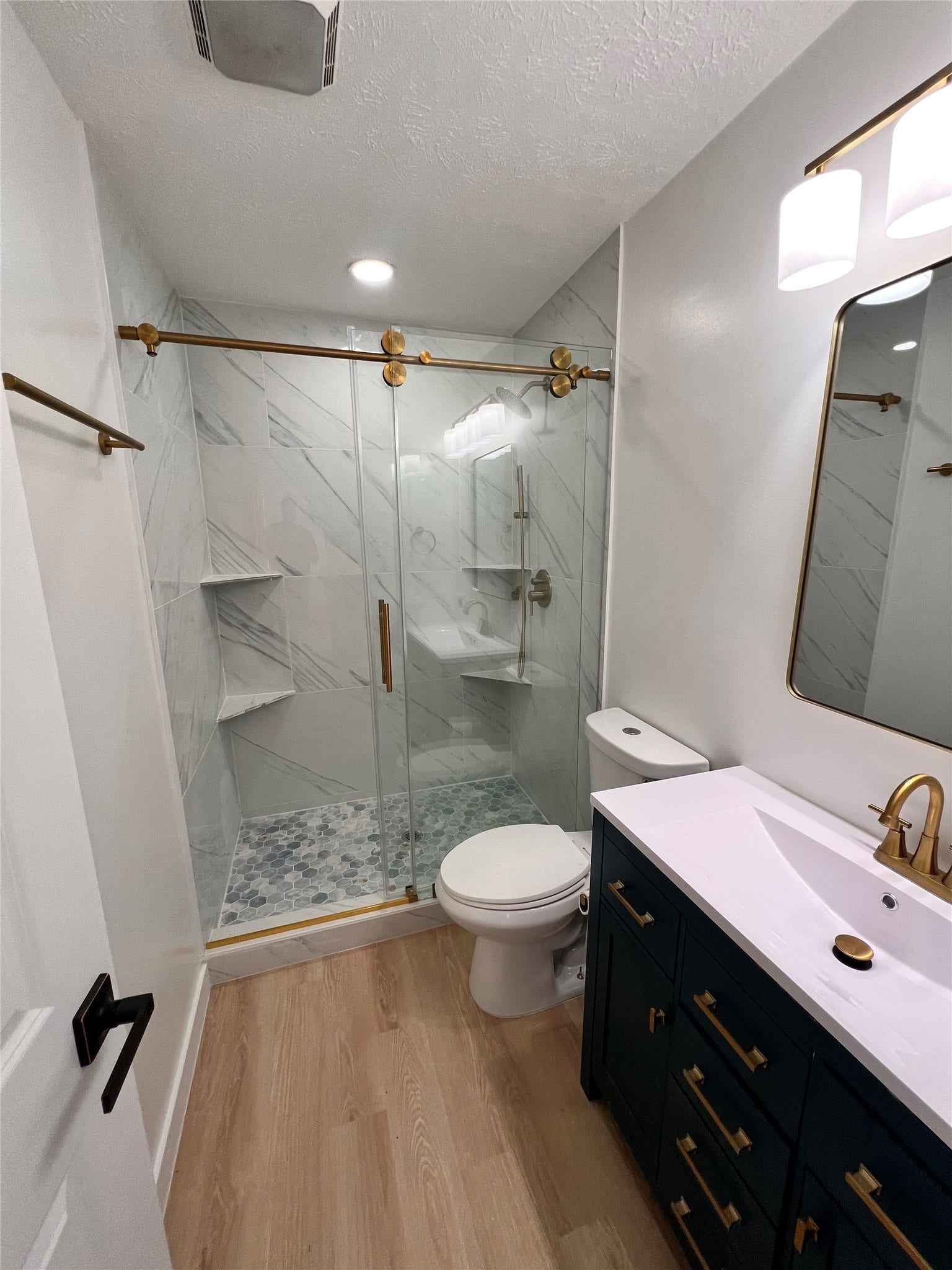 3211 Meadowview Drive, Missouri City, TX 77459 3211 Meadowview Drive, Missouri City, TX 77459