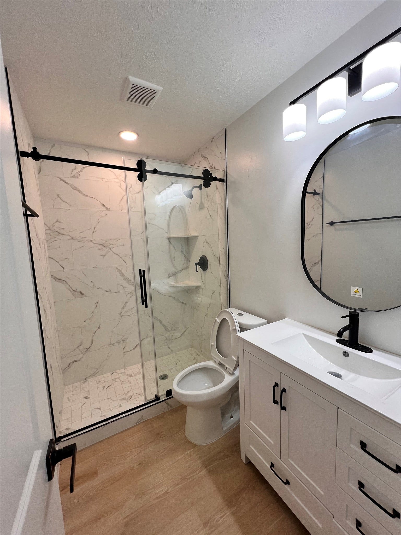 3211 Meadowview Drive, Missouri City, TX 77459 3211 Meadowview Drive, Missouri City, TX 77459