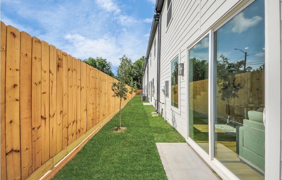 2428 Harrington Street, Houston, TX 77026 yard space