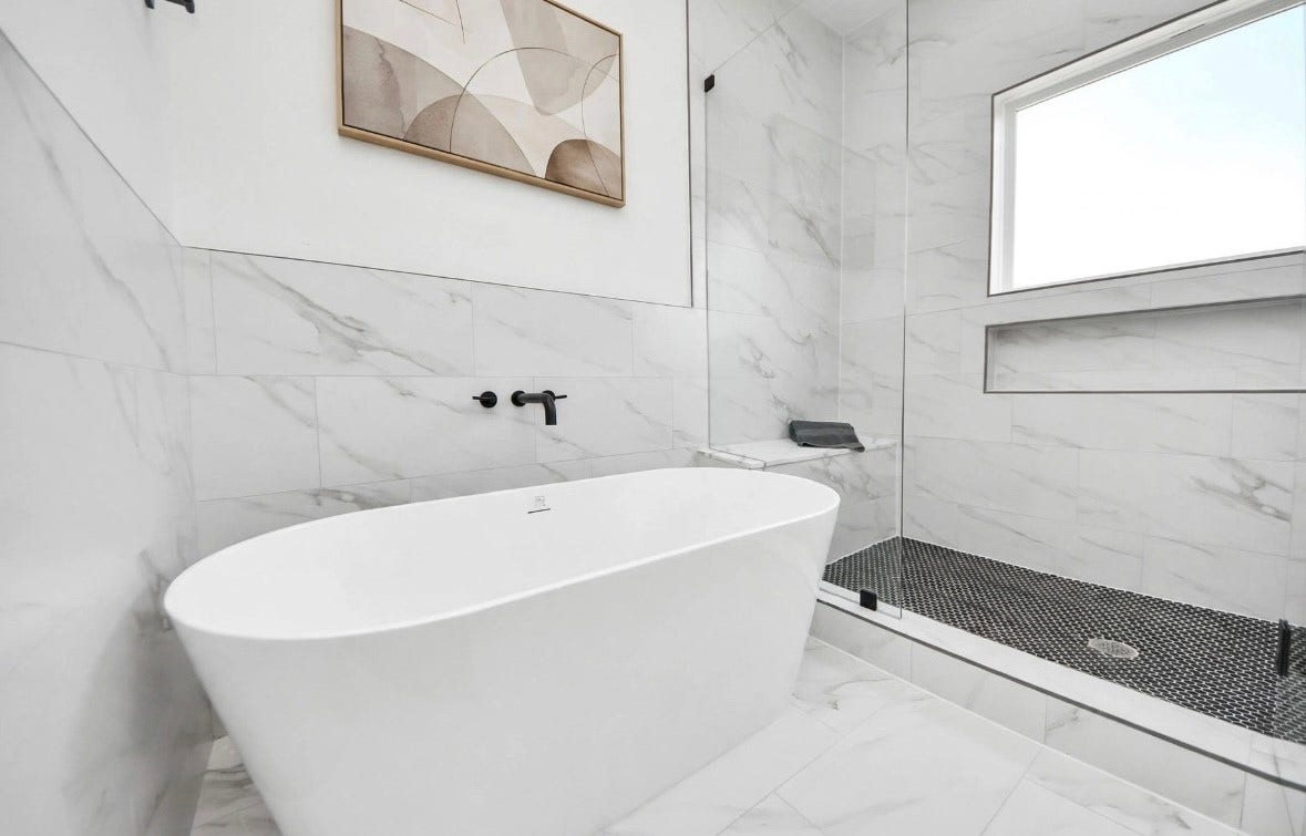 2428 Harrington Street, Houston, TX 77026 shower tub combo