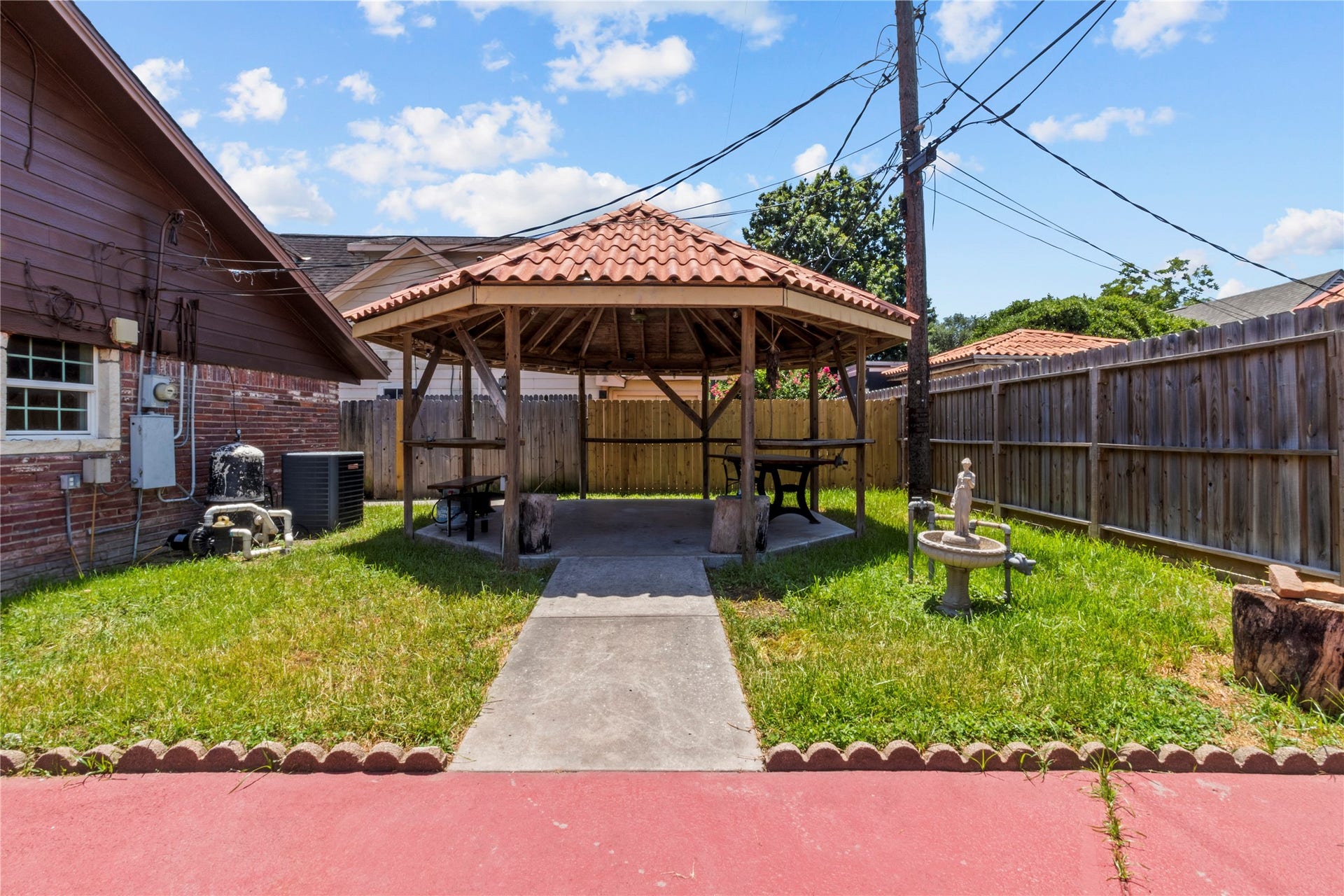 2304 Harper Drive, Pasadena, TX 77502 2304 Harper Drive, Pasadena, TX 77502
