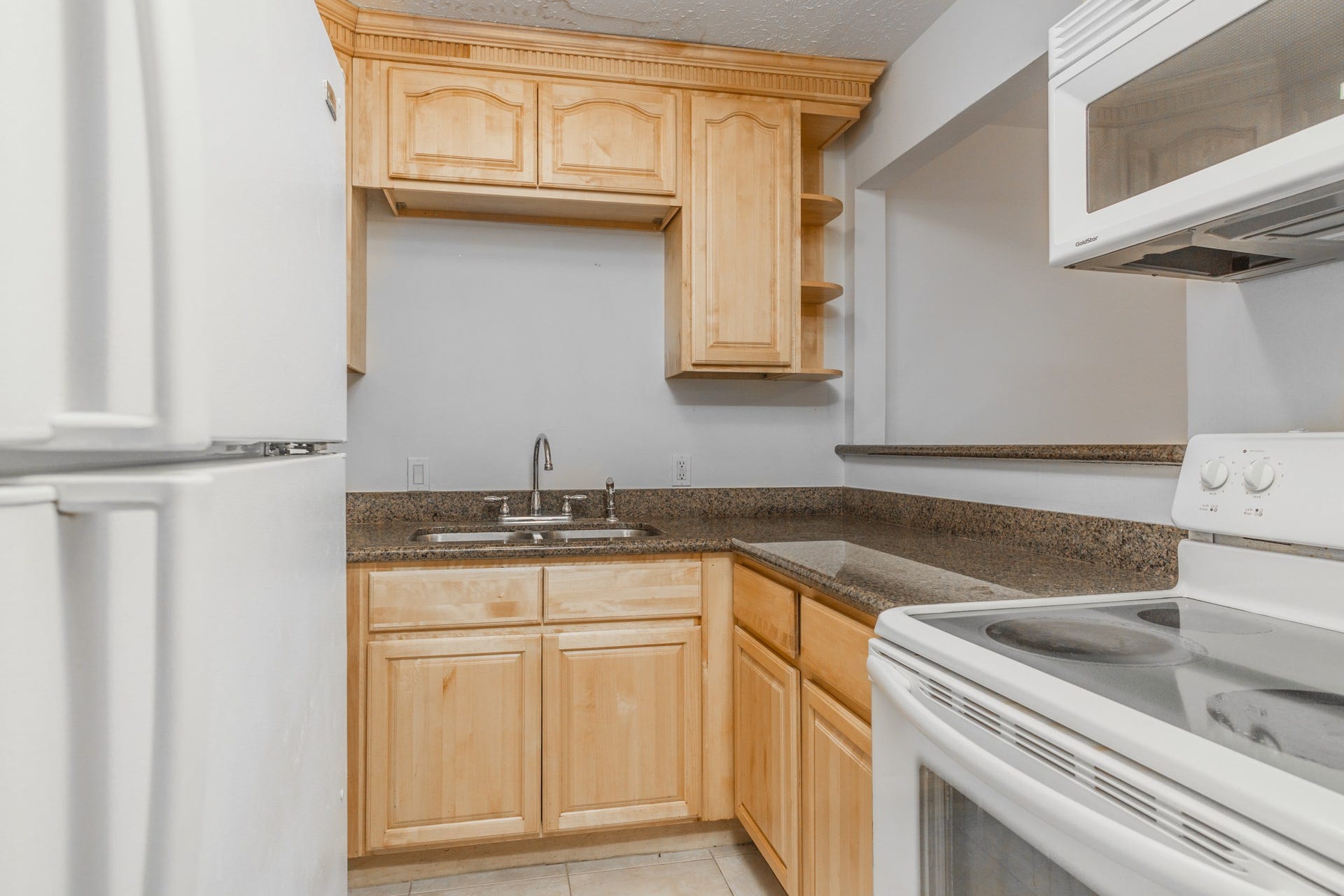 600 19th Street, #9, Galveston, TX 77550 Updated kitchen with granite counters & gorgeous custom cabinets