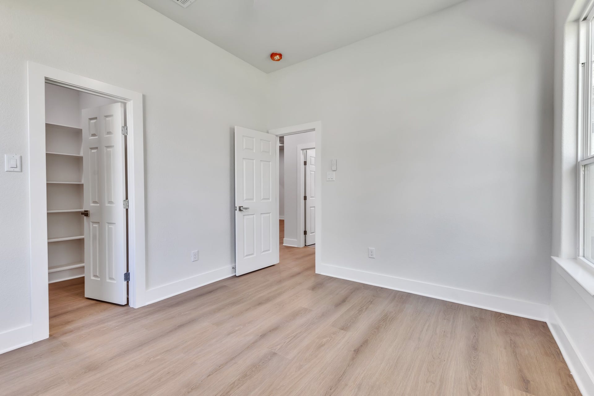 25903 Woodglen Drive, Spring, TX 77386 Spacious Bedroom with Closet