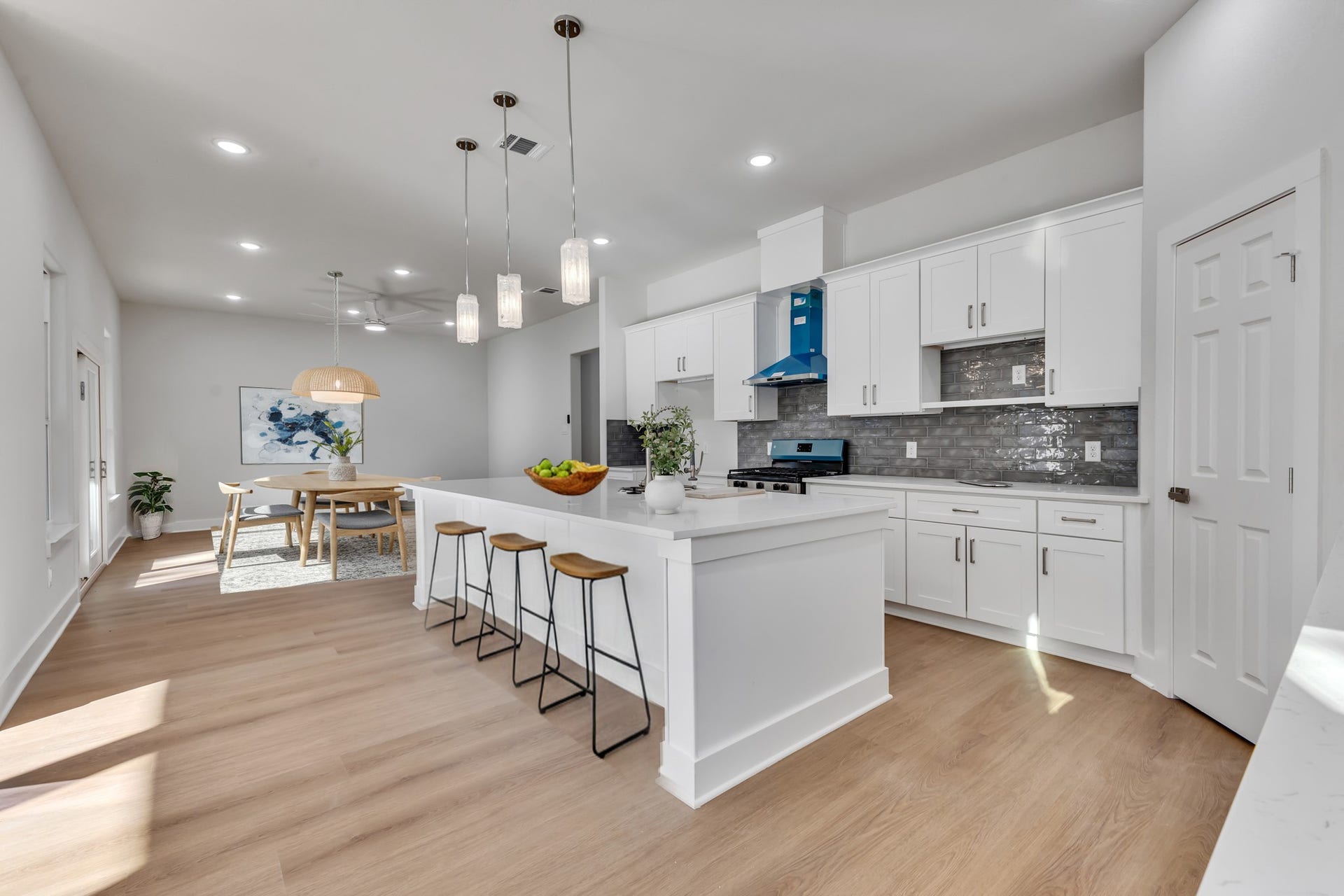 25903 Woodglen Drive, Spring, TX 77386 Bright Open-Concept Kitchen & Living Area