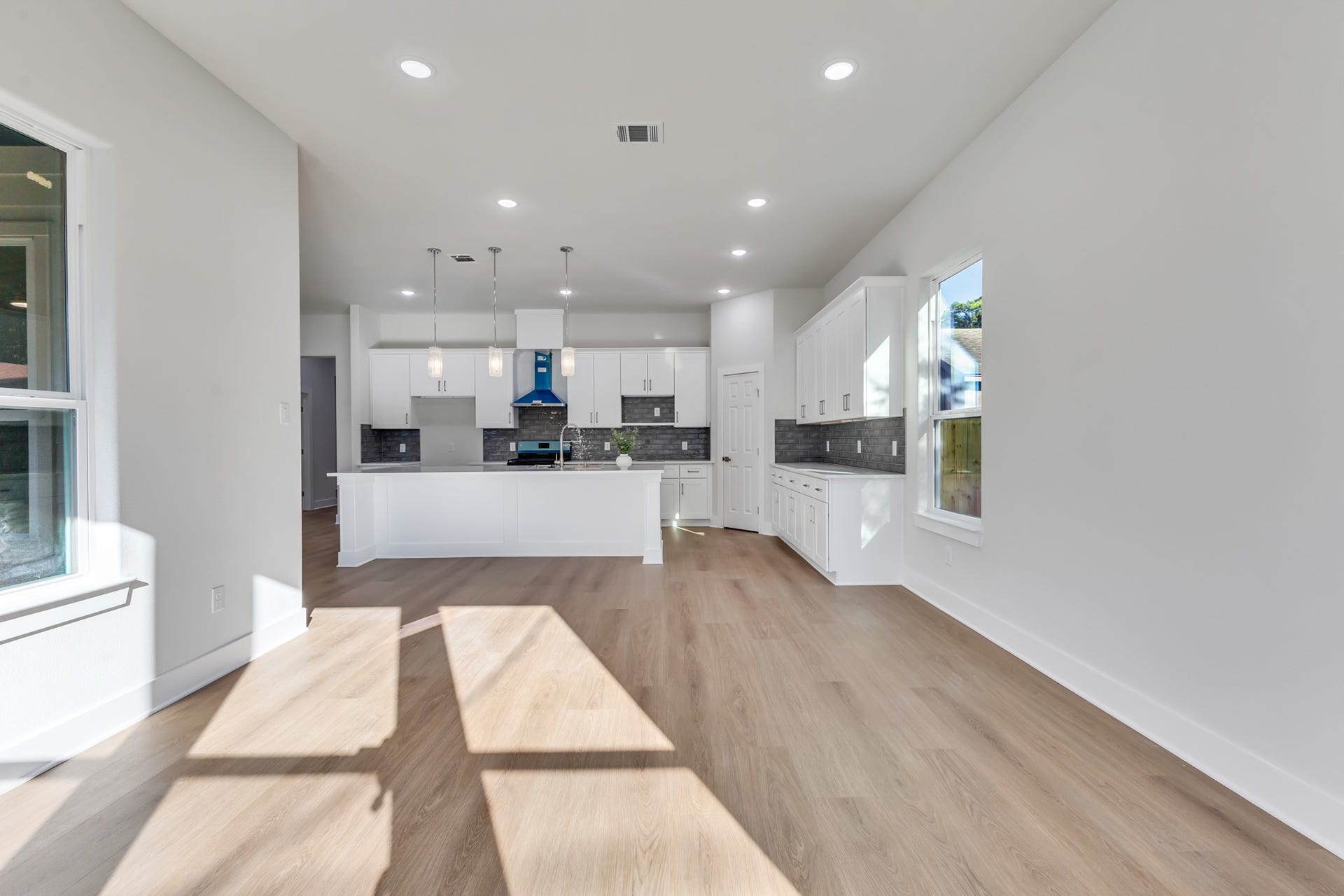 25903 Woodglen Drive, Spring, TX 77386 Open-Concept Dining Area & Kitchen