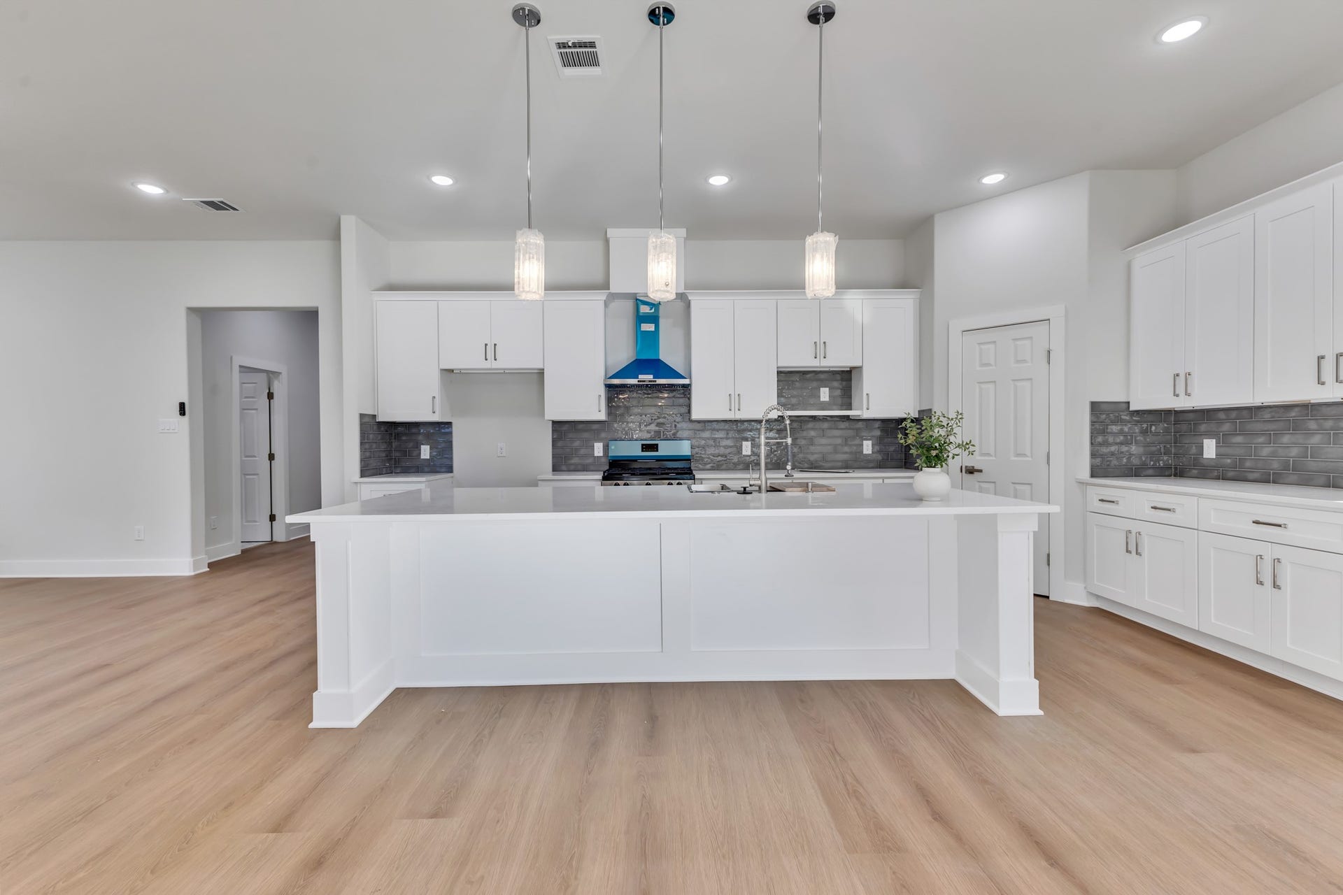 25903 Woodglen Drive, Spring, TX 77386 Beautiful Kitchen with Large Island