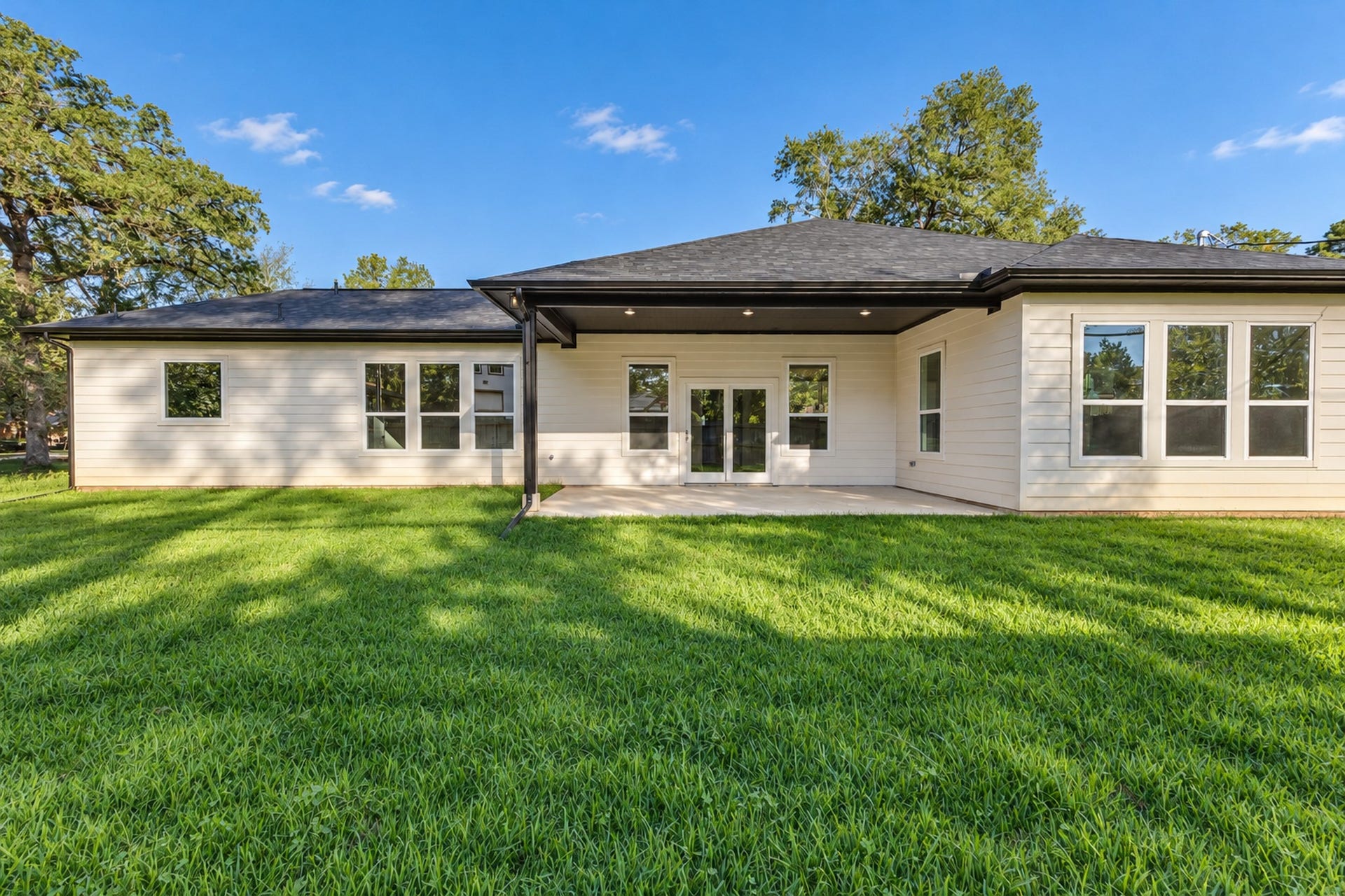 25903 Woodglen Drive, Spring, TX 77386 Beautiful Backyard & Covered Patio