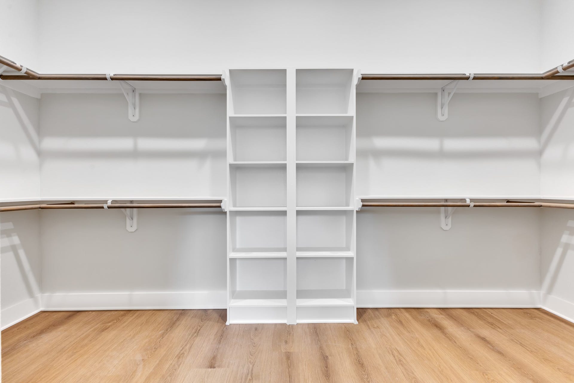 25903 Woodglen Drive, Spring, TX 77386 Spacious Primary Walk-In Closet