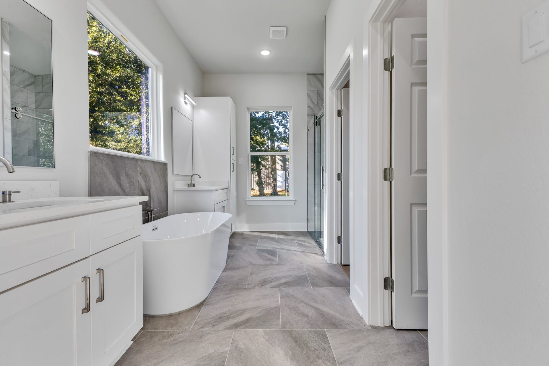 25903 Woodglen Drive, Spring, TX 77386 Elegant Primary Bathroom