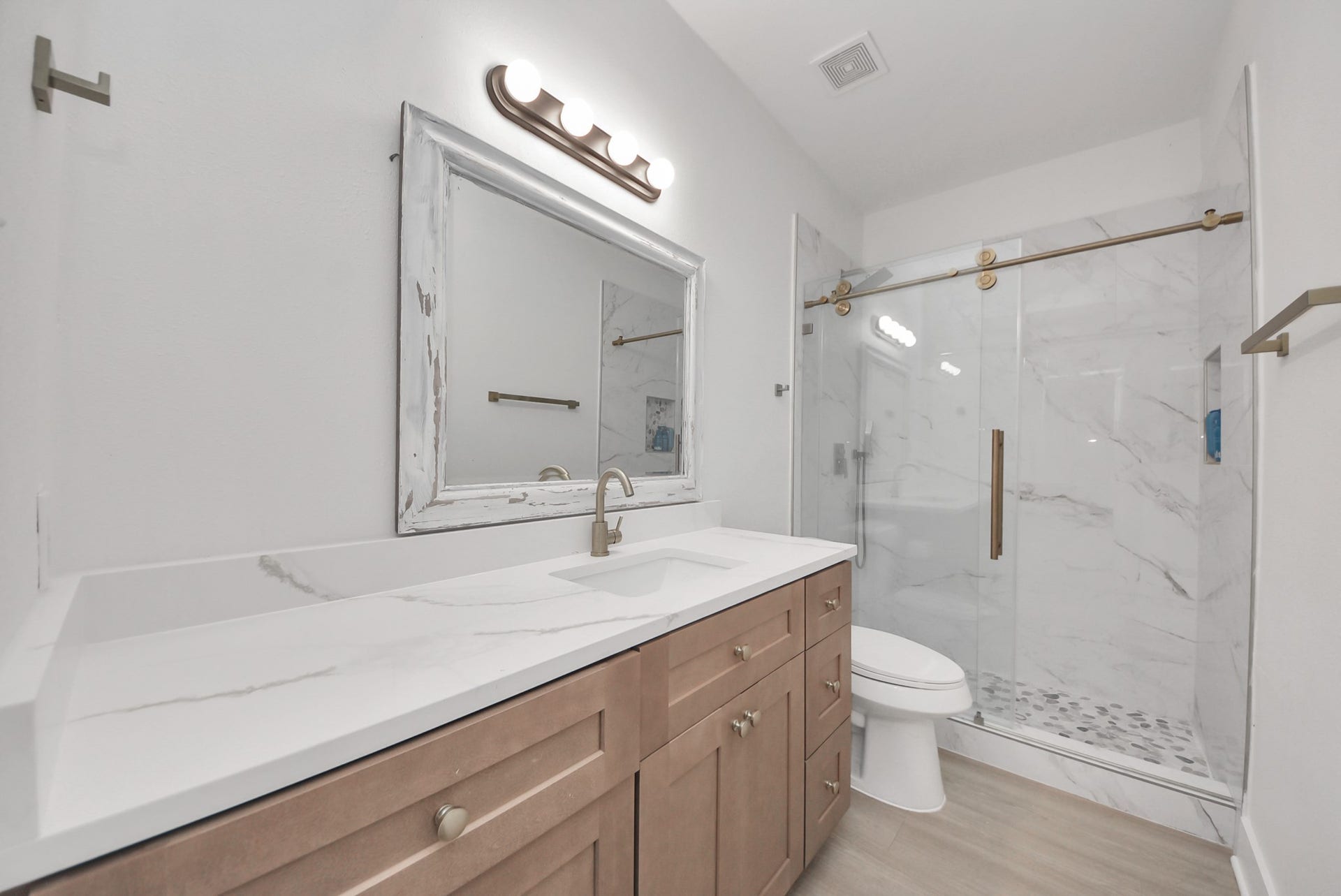 2914 Laguna Shores Lane, League City, TX 77573 2914 Laguna Shores Lane, League City, TX 77573