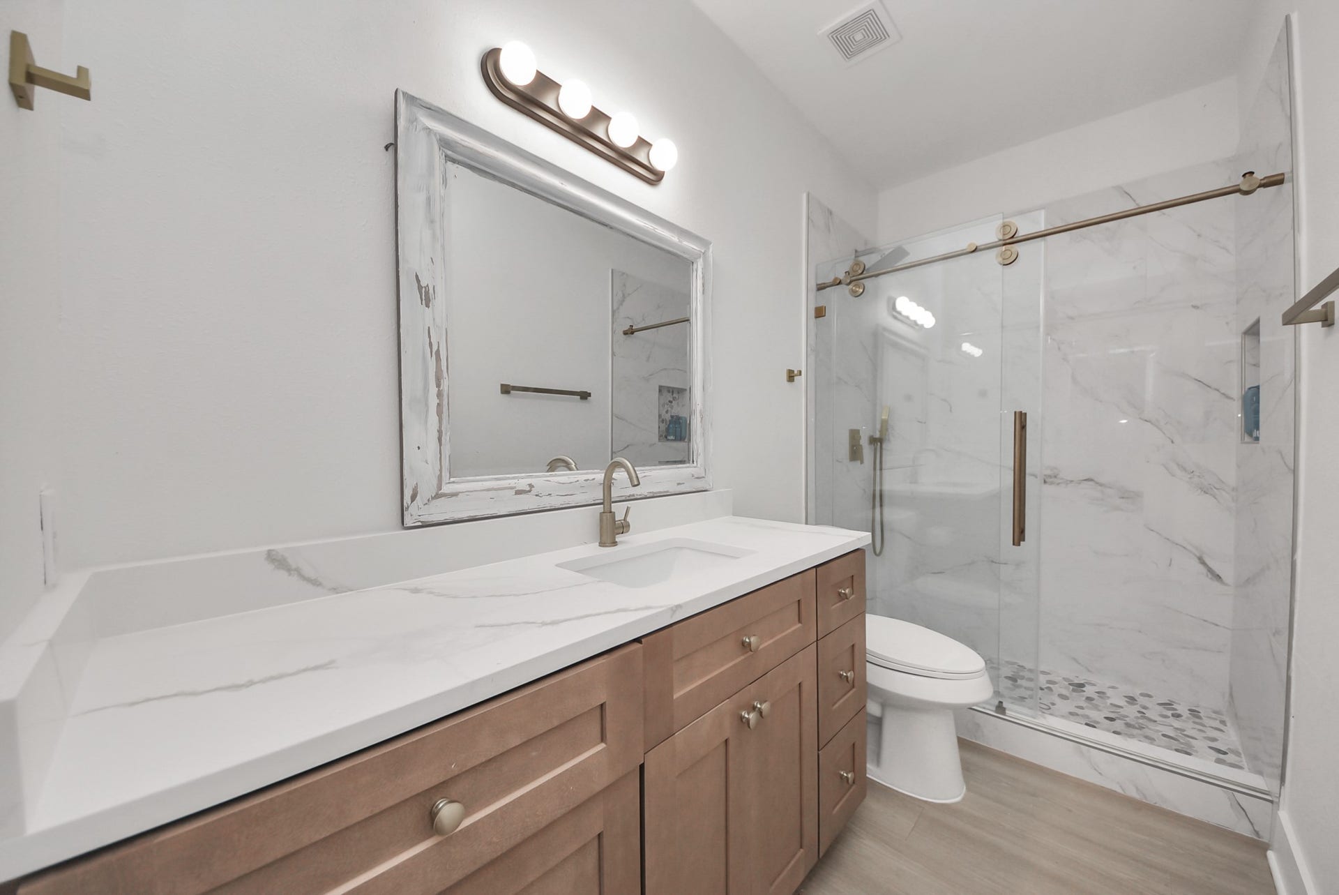 2914 Laguna Shores Lane, League City, TX 77573 2914 Laguna Shores Lane, League City, TX 77573