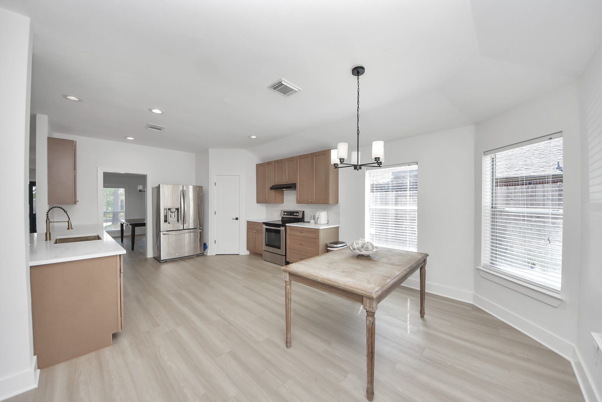 2914 Laguna Shores Lane, League City, TX 77573 2914 Laguna Shores Lane, League City, TX 77573