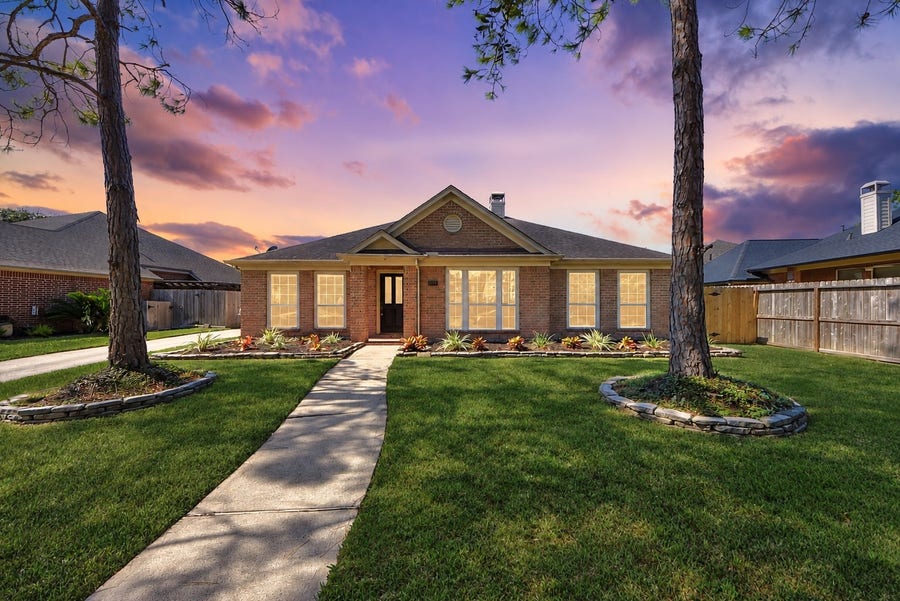 Property photo for 2914 Laguna Shores Lane, League City, TX