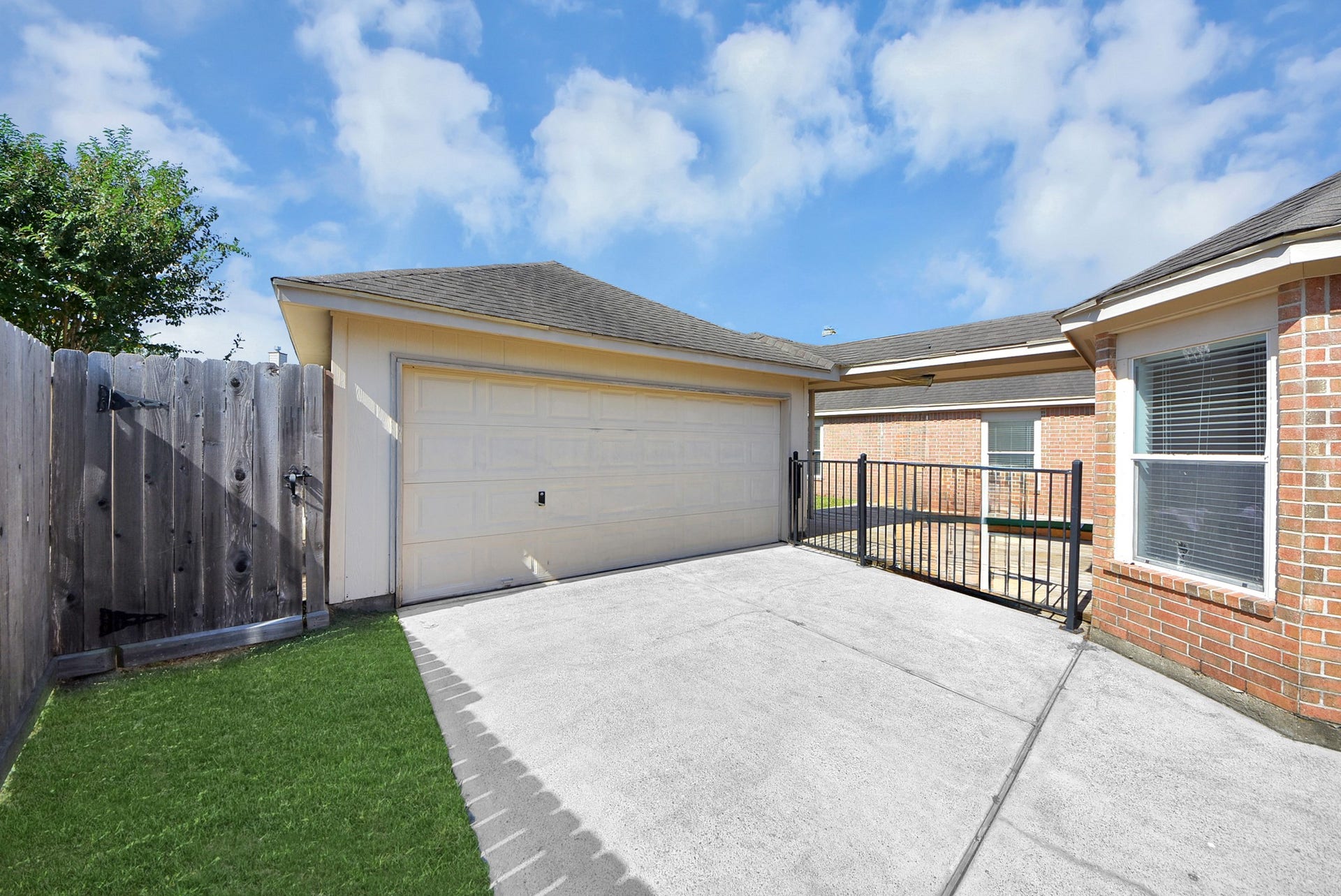 2914 Laguna Shores Lane, League City, TX 77573 2914 Laguna Shores Lane, League City, TX 77573