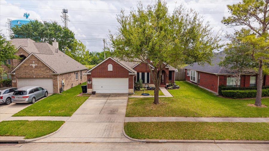 Property photo for 5135 Candlewood Drive, League City, TX