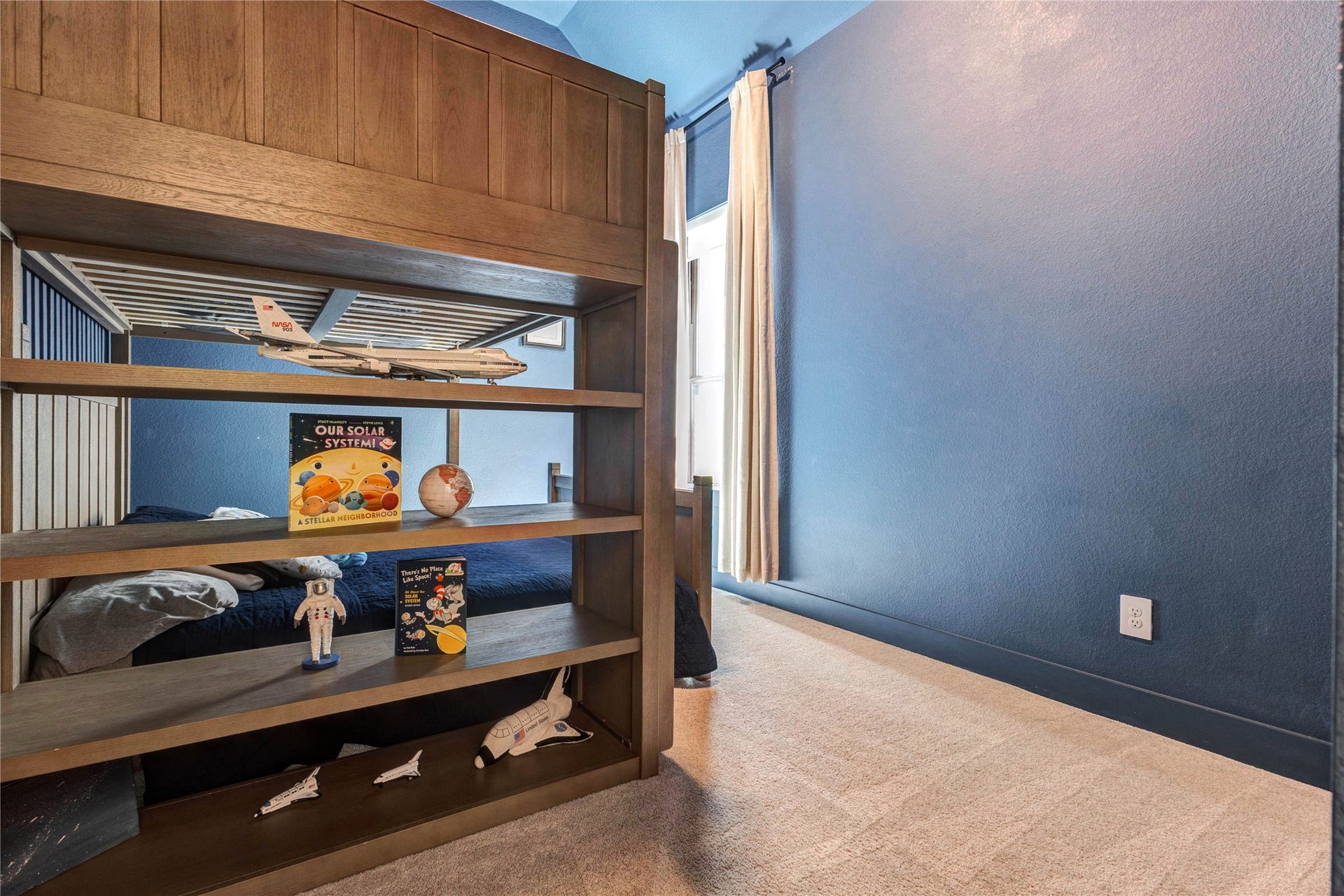 4510 Windmill Landing Lane, Fulshear, TX 77441 Spacious bedroom