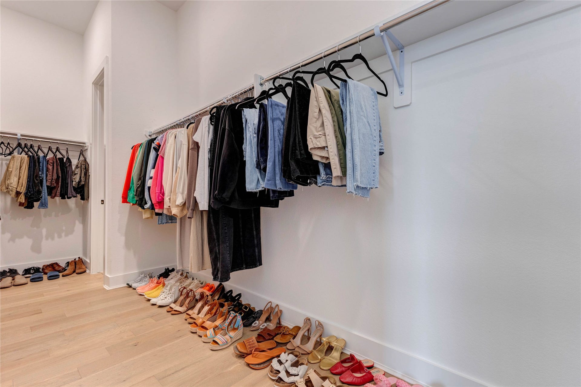 4510 Windmill Landing Lane, Fulshear, TX 77441 The primary closet communicates with the laundry for your convenience.