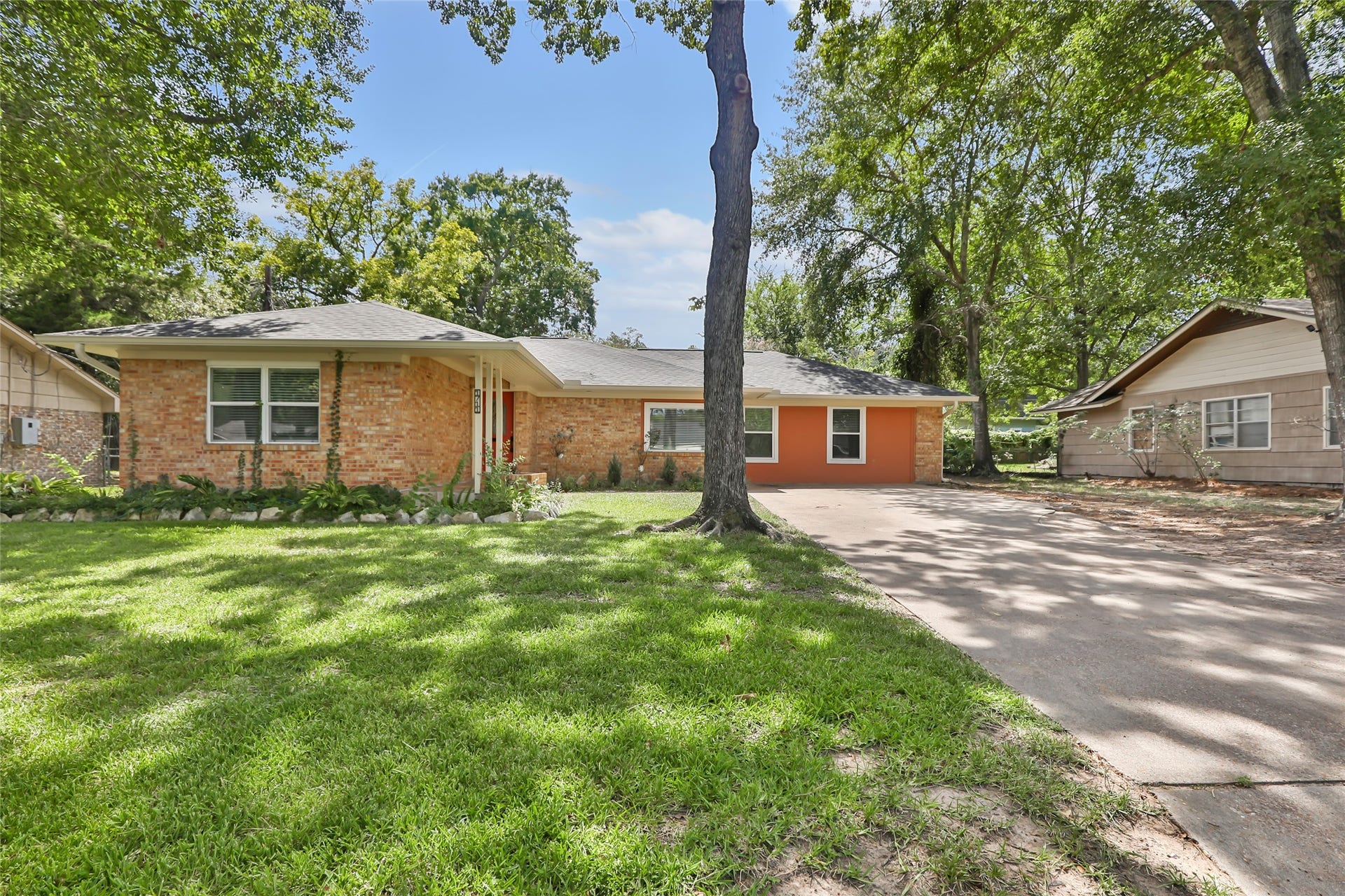 1711 N Thompson Street, Conroe, TX 77301 1711 N Thompson Street, Conroe, TX 77301