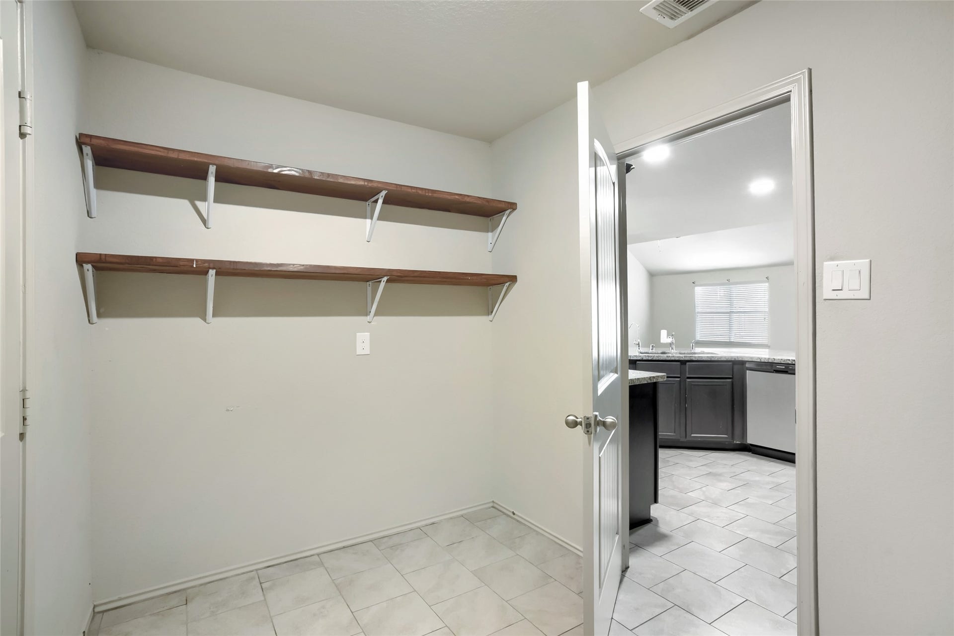 23531 Dukes Run Drive, Spring, TX 77373 Laundry Room