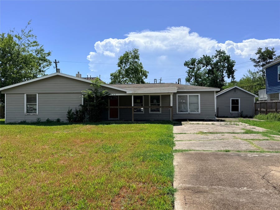 Property photo for 323 Seagrove Street, Shoreacres, TX