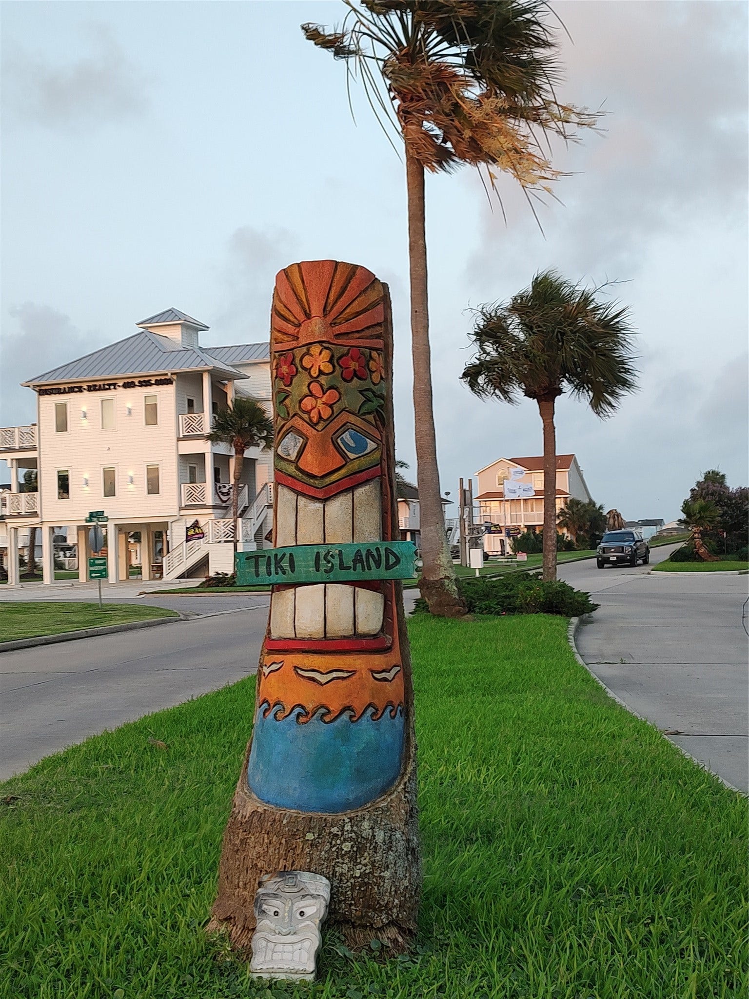 1823 Port O Call Street, Tiki Island, TX 77554 Tiki Island