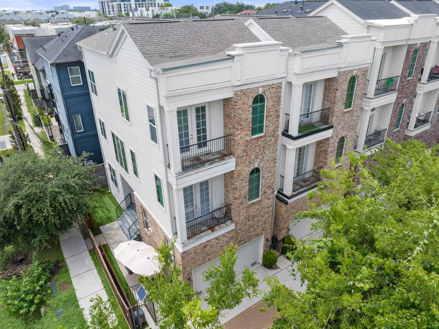 Property photo for 1041 W 17th Street, Houston, TX