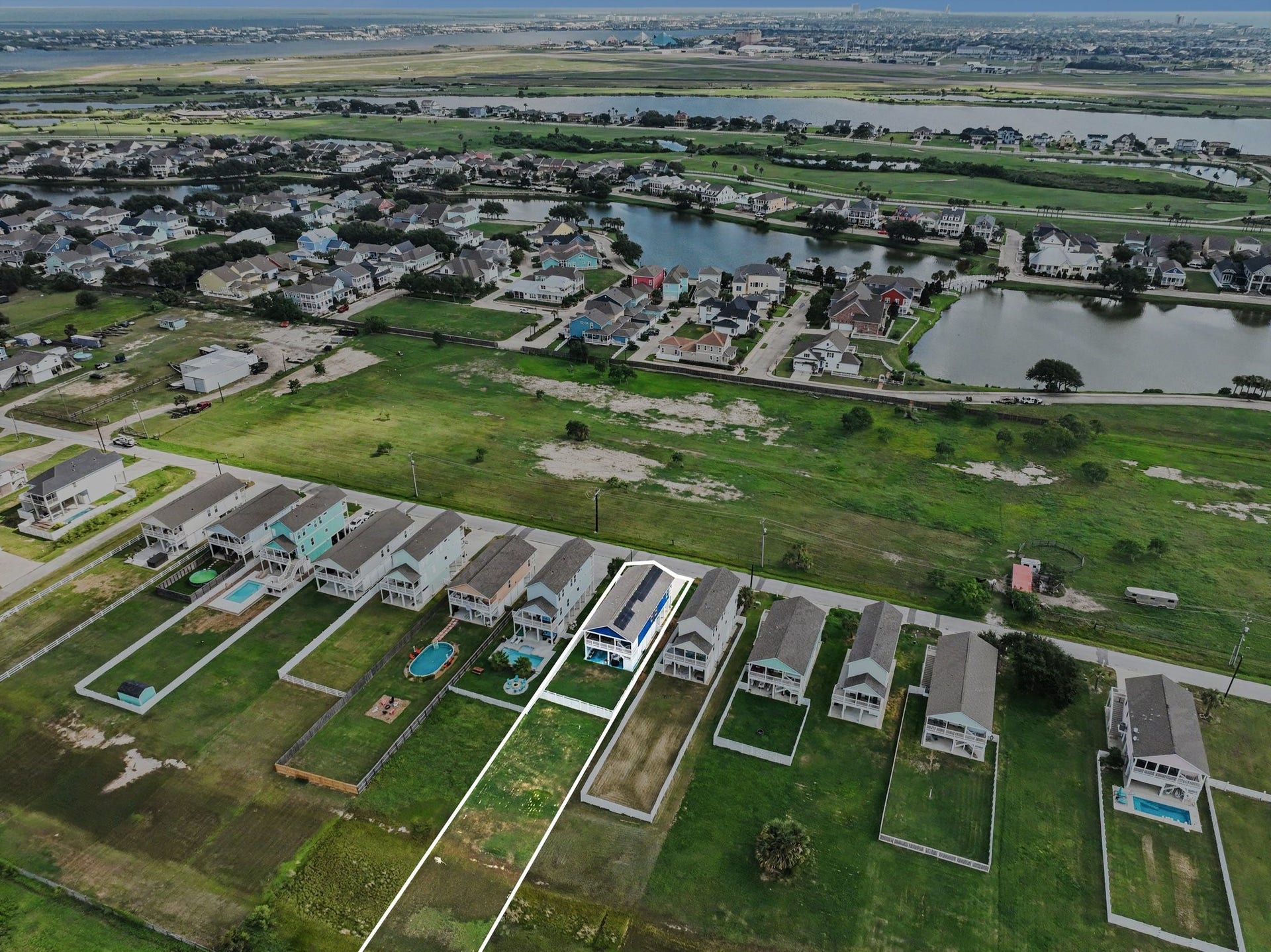 2431 103rd Street, Galveston, TX 77554 2431 103rd Street, Galveston, TX 77554