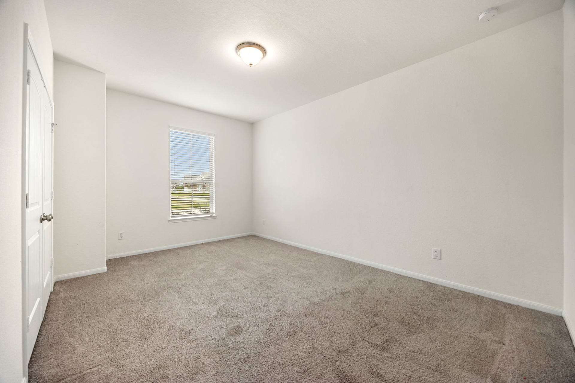 32307 Elmwood Manor, Waller, TX 77484 32307 Elmwood Manor, Waller, TX 77484