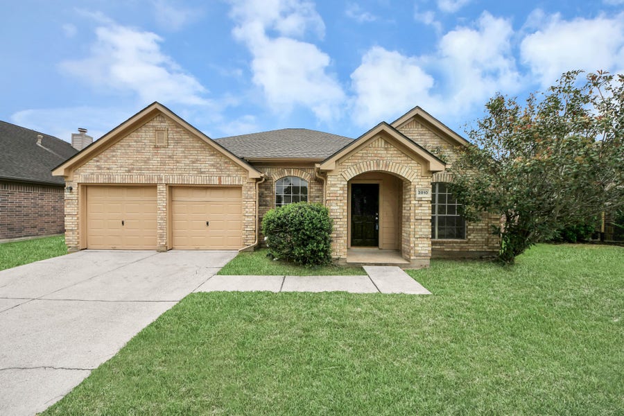 Property photo for 2810 Huntington Way, Pearland, TX