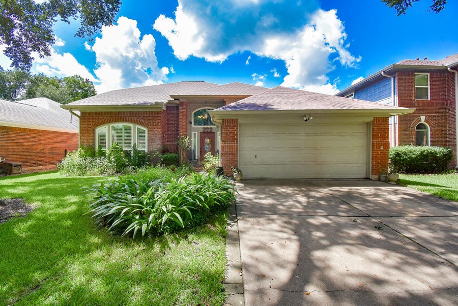 Property photo for 222 High Meadows Drive, Sugar Land, TX