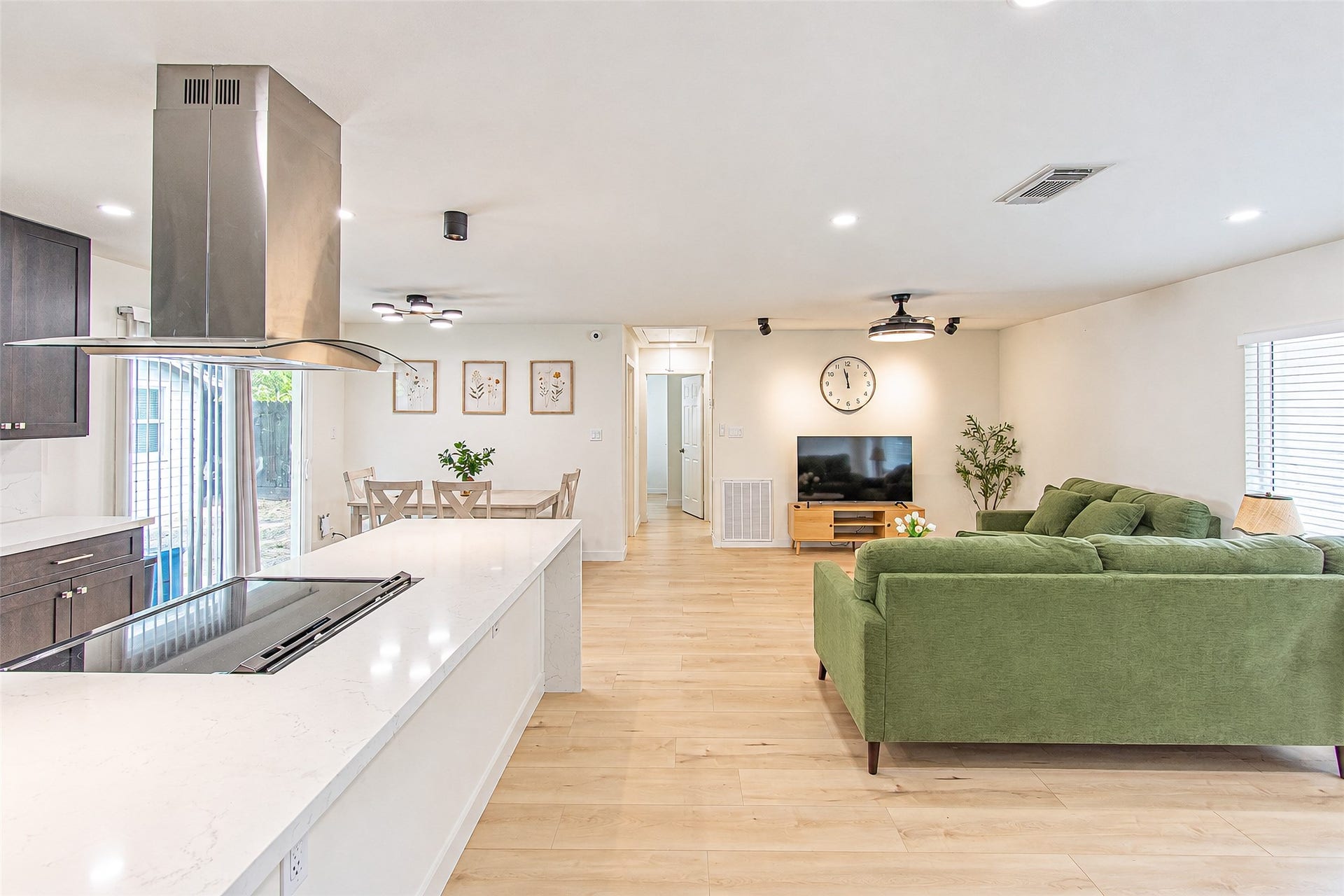 5326 De Lange Lane, Houston, TX 77092 5326 De Lange Lane, Houston, TX 77092