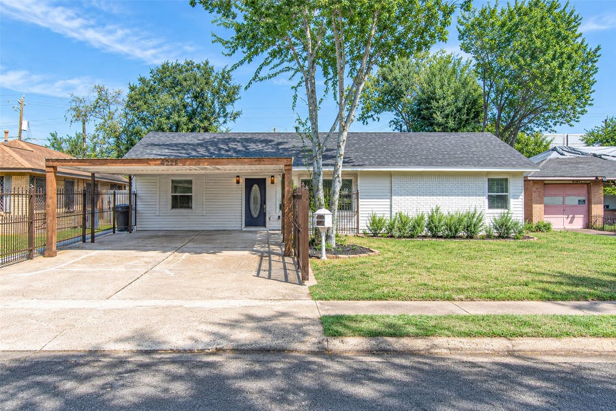 Property photo for 5326 De Lange Lane, Houston, TX
