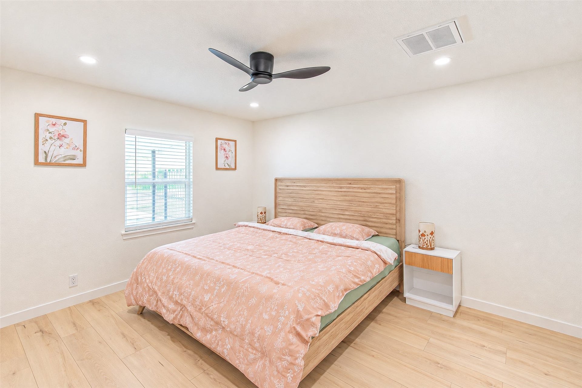 5326 De Lange Lane, Houston, TX 77092 5326 De Lange Lane, Houston, TX 77092