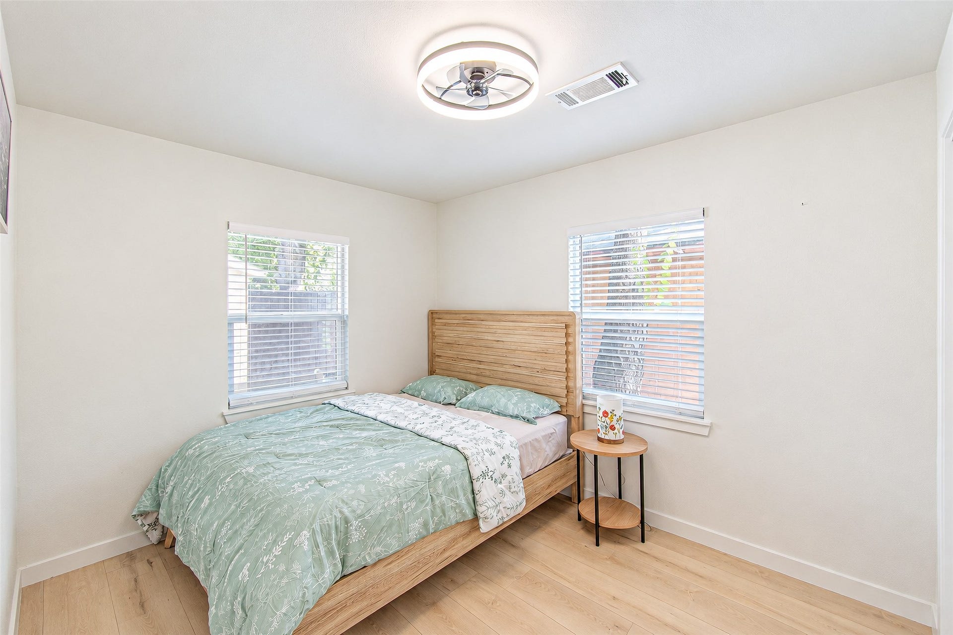 5326 De Lange Lane, Houston, TX 77092 5326 De Lange Lane, Houston, TX 77092