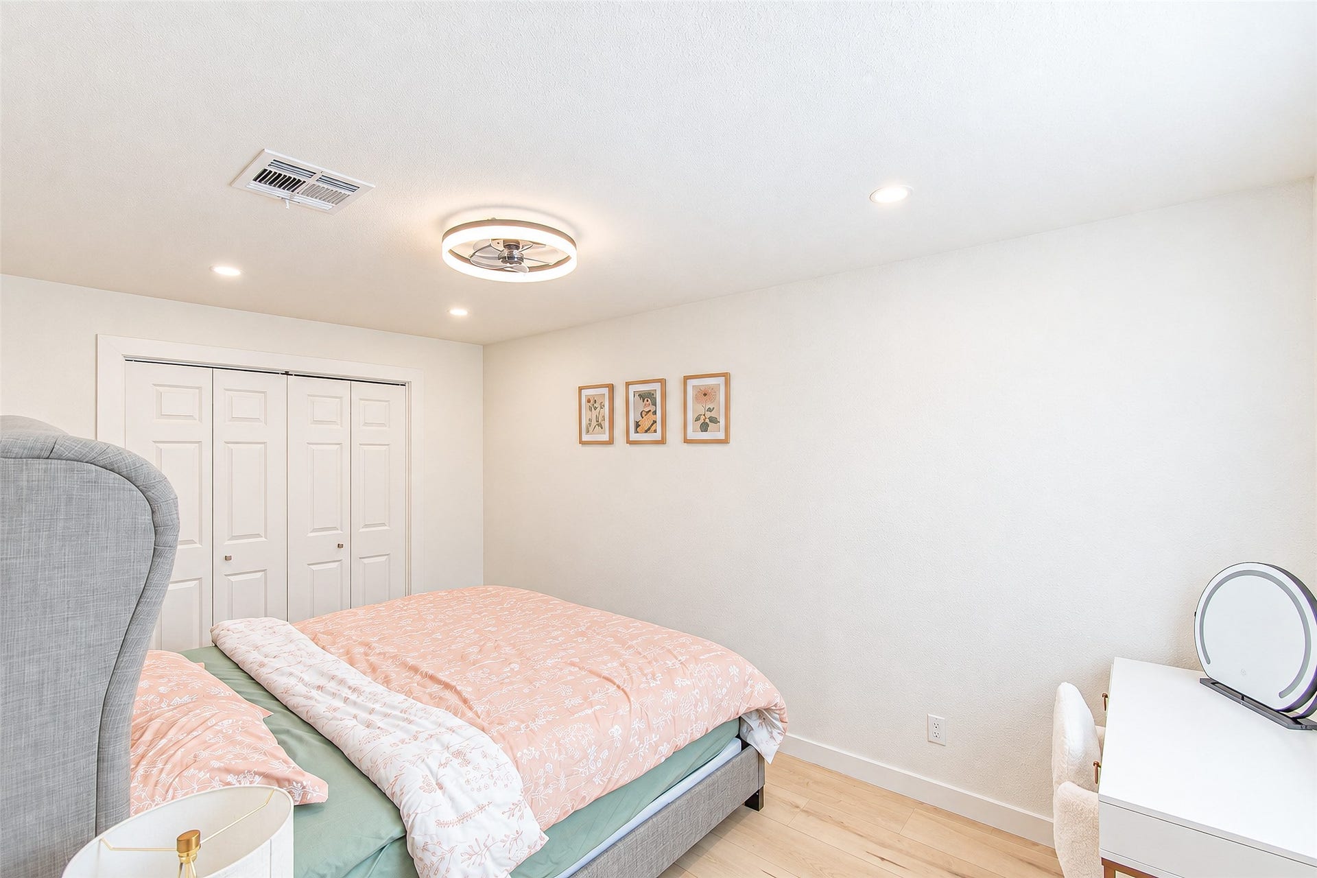 5326 De Lange Lane, Houston, TX 77092 5326 De Lange Lane, Houston, TX 77092