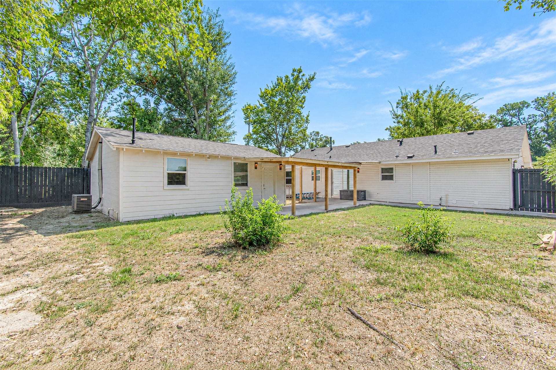 5326 De Lange Lane, Houston, TX 77092 5326 De Lange Lane, Houston, TX 77092