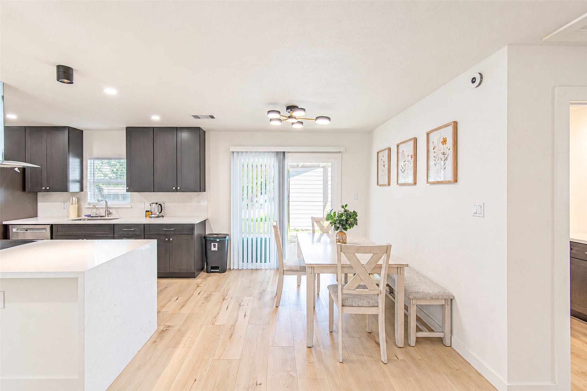 5326 De Lange Lane, Houston, TX 77092 5326 De Lange Lane, Houston, TX 77092